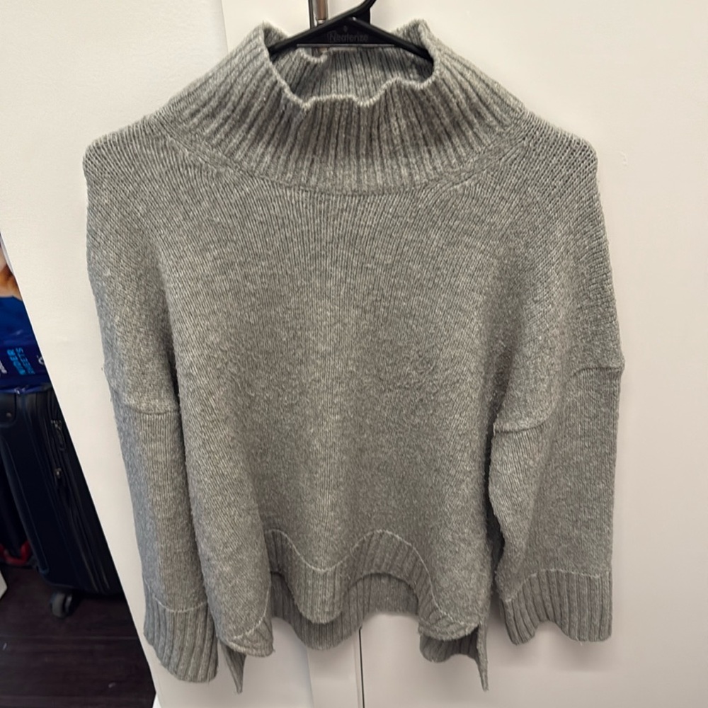 Abercrombie gray turtleneck size small